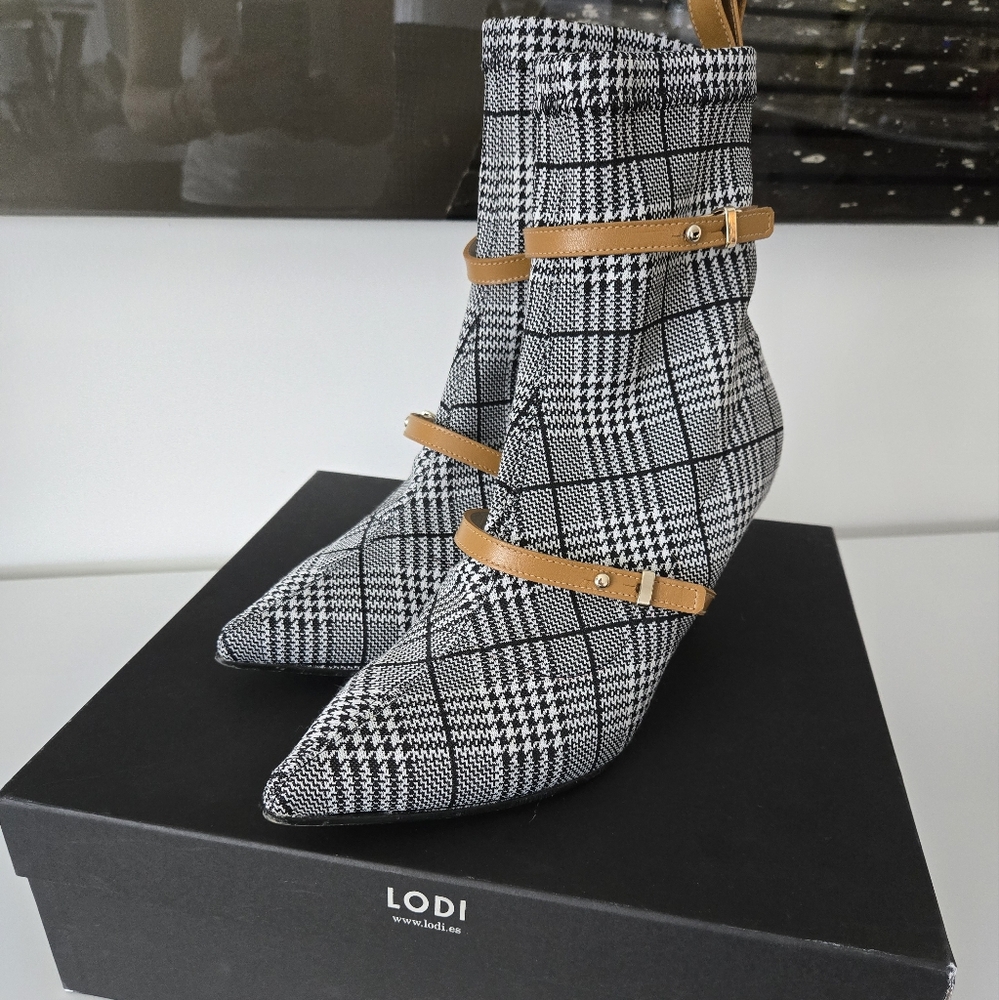 LODI Houndstooth Ankle Boots with Buckle Straps